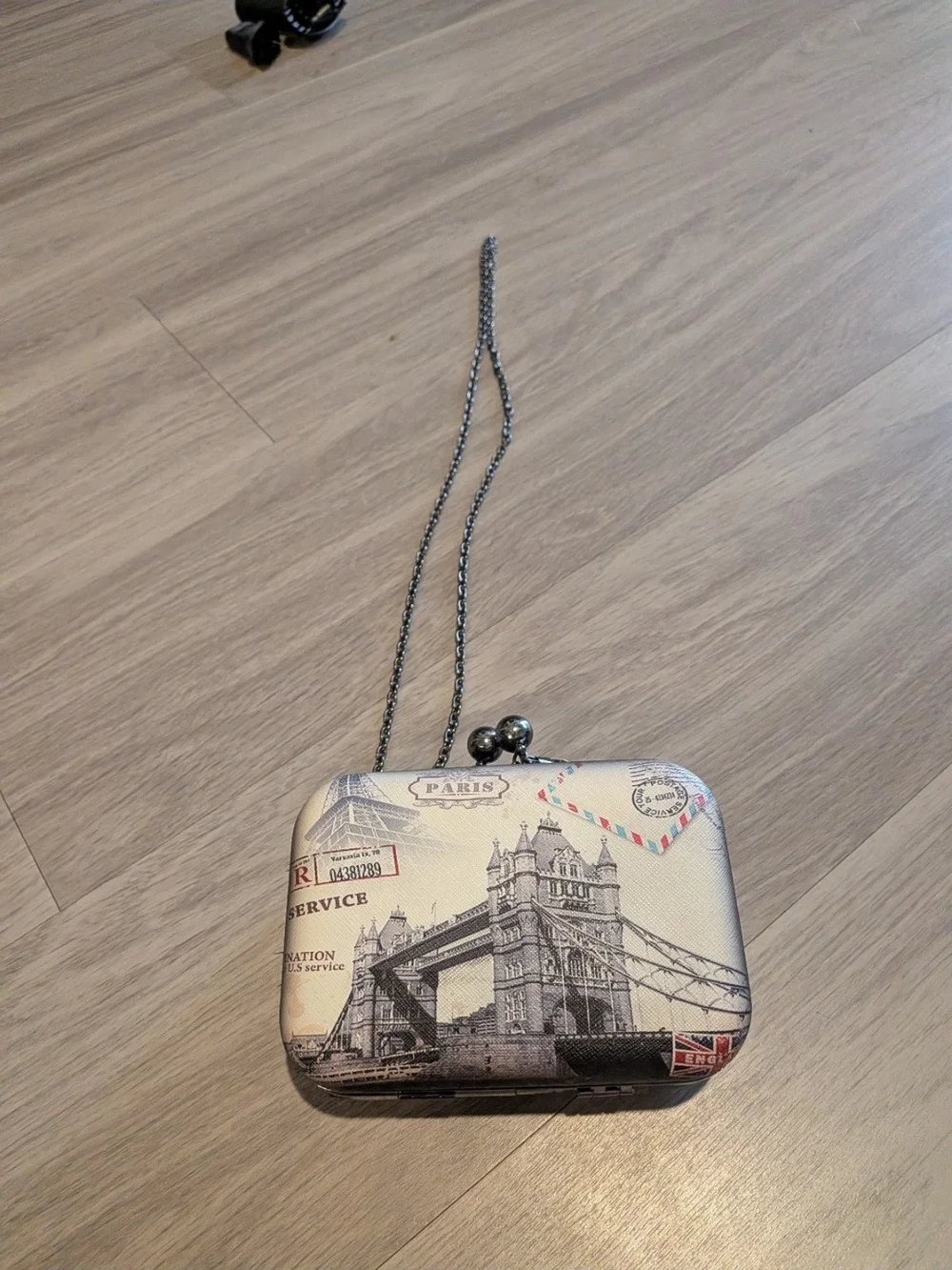 Vintage Landmark Print Chain Clutch -